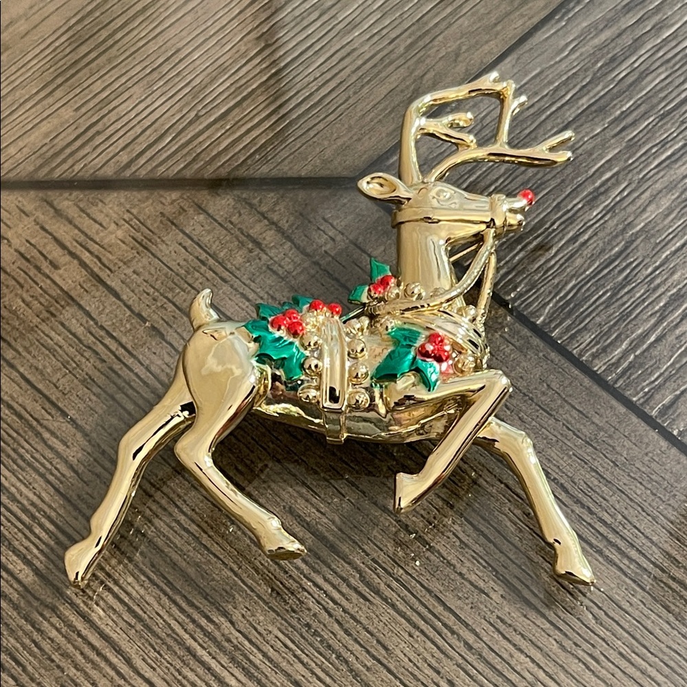 Large Vintage Gold-tone Reindeer with Holly Accents Brooch Holiday Pin - Picture 15 of 15